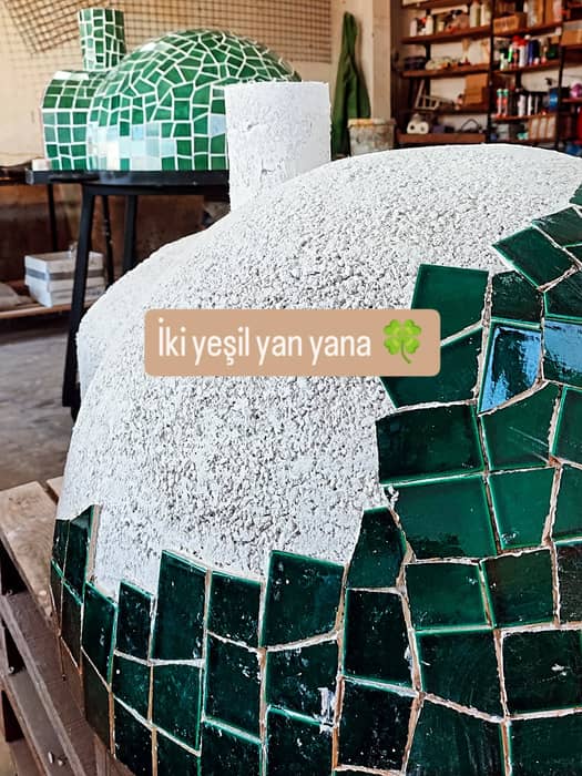 🌿 Malachite ve zümrüt yeşilini aynı anda görmek pek tatmin edici.

🌲Zümrüt yeş