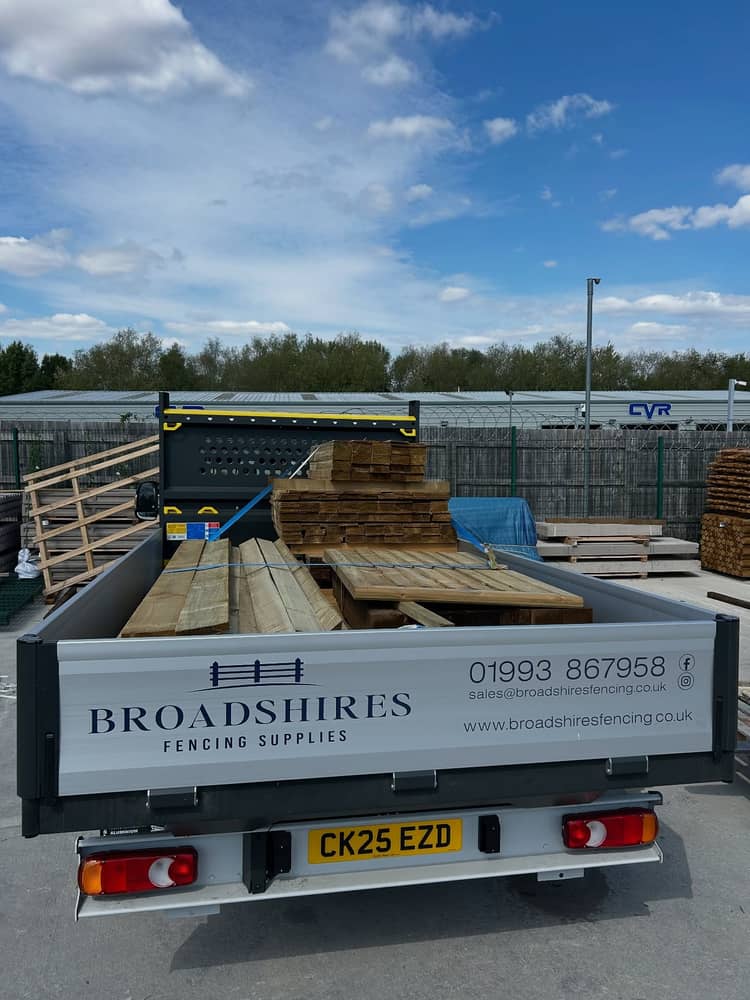 Another incredible week wrapped up at Broadshires! ✅ Massive thanks to all the new customers this week and to our existing customers for your continued support 🙏🏼Happy bank holiday weekend! Back open as usual from Tuesday 📍 #fencing #ukfencing #fencingsupplies #landscapingsupplies #gardenfence #broadshiresfencing #oxfordshirebusiness
