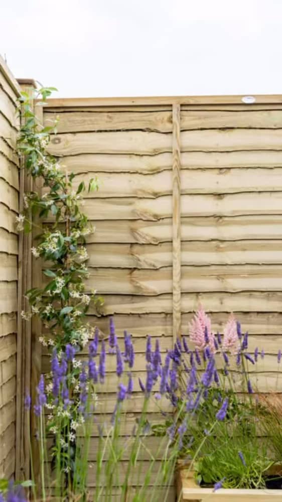 A quick look at a few different styles of fence panels available here at Broadshires Fencing Supplies, Carterton! 🪵The right product for your garden, at the right price! ✅Come visit us in store or explore our full range online through the link in our bio. 💻#fencing #fencingsupplies #ukfencing #oxfordshirebusiness #gardenfence #fencingoxfordshire #fencepanels #gardenideas #broadshiresfencing