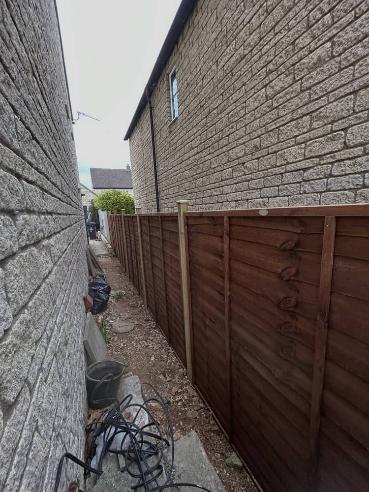 A great job by @griffin_garden_ 👏🏼All materials supplied by Broadshires Fencing Supplies, Carterton 📍#fencing #ukfencing #gardenfence #fencepanels #broadshiresfencing #gardenideas #oxfordshirebusiness