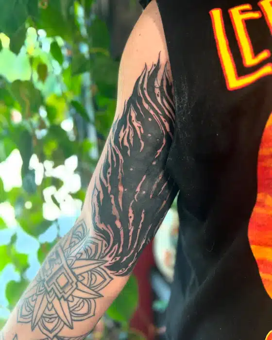 Huge draw on cover up for Hunter
Swipe for video and a picture of what we covered.
Thanks for coming all the way from Nebraska to get this done! 
Books are open send me a DM for appointments 

#coverup #coveruptattoo #blackwork #freeform #drawon #pdx #pdxtattoos