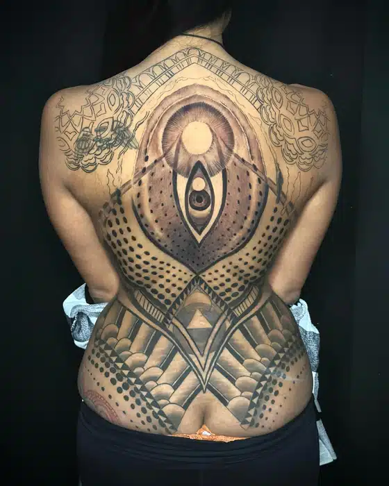 Nearly there on @christinasingham ‘s abstract back piece! This is one of my favorite tattoos (and people) that i’m working on