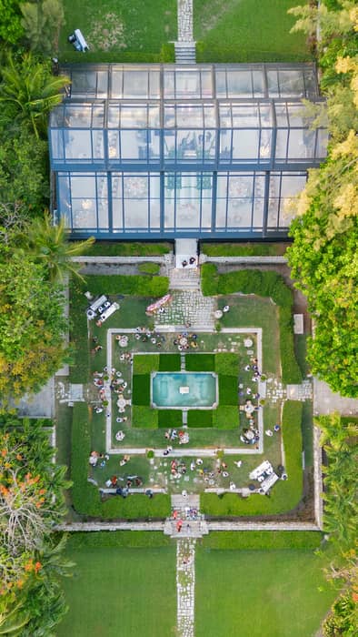 A peek into paradise. 🌴✨ Stunning views, exquisite details, and a love story set against the beauty of @fsoceanclub in the Bahamas. 🇧🇸

Planning & Styling: @absoluteevent 
Venue: @fsoceanclub 
Photo: @sunnyleephoto 
Cinema: @pineapple__films
Glam: @tl_brides 
Decor: @wildflowers.bahamas 
Entertainment: @rockwithu 
Junkanoo: @thefalconsentertainment 
Dress: @lizmartinezbridal