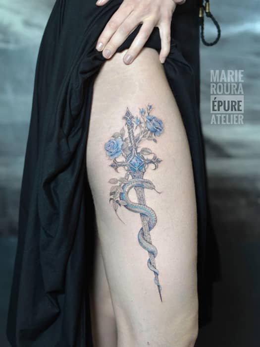 Merci Léa « je voudrais un serpent avec une aura magique bleue sur le haut du bras (dans le même sty