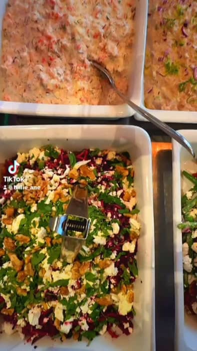 Billie’s viser frem ferskvaredisken 🤗🥰