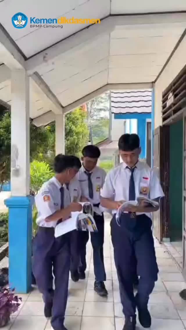 Semangat siswa SMPN 2 Sumber Jaya Lampung Barat mewarnai pelaksanaan TKA yang berlangsung jujur dan lancar.

Berdasarkan hasil pemantauan yang dilakukan oleh Tim BPMP Lampung di Kabupaten Lampung Barat, pelaksanaan TKA hari pertama berjalan tertib dan penuh optimisme. 

Semoga hasil terbaik menyertai setiap langkah mereka.

#pendidikanbermutuuntuksemua 
#tkajujurgembira 
#sobatbpmplampung