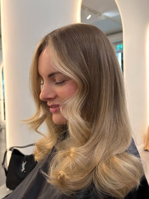Lived in Blonde ✨☁️ Soft og seamless, kun brukt Gloss over det blonde for å få en deilig tone og shi