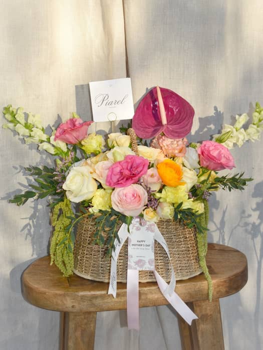 Corazón de mamá 🤍

Una composición llena de texturas, color y detalles que hacen de este arreglo una pieza única, pensada para celebrar a quien siempre está

Pedidos por DM
*piezas limitadas*