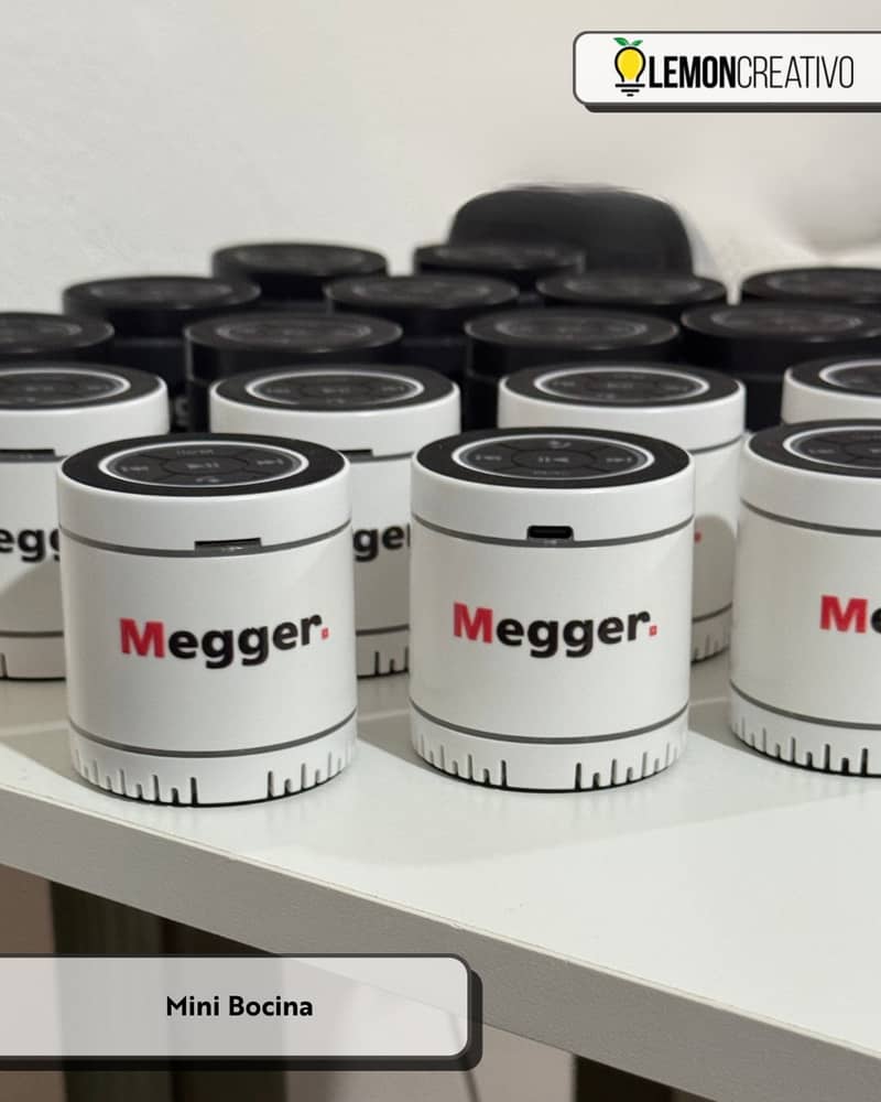 Mini bocina, gran impacto 🎶 Pequeña en tamaño, grande en presencia. Nuestra mini bocina personalizada es el detalle per