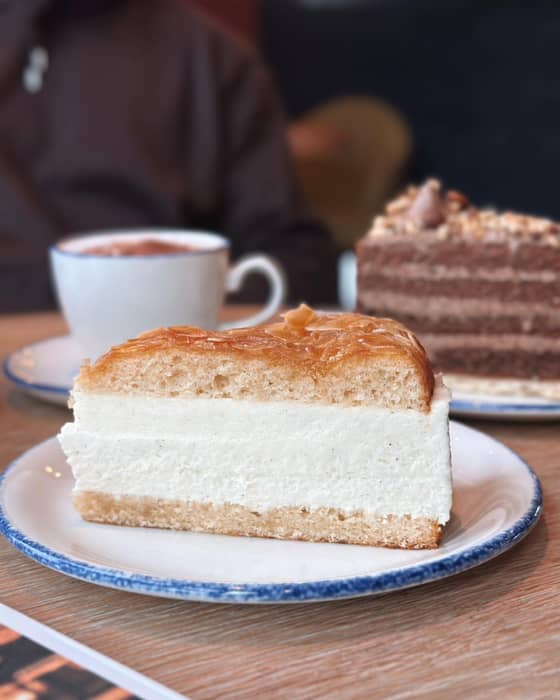 Sonntag ist Genießer-Tag! 🍰🌸

Bei uns erwarten dich jeden Sonntag leckere Tortenkreationen – liebevoll gebacken, super frisch & garantiert ein Highlight.

➡️ Lust auf eine süße Auszeit? Komm mit deinem Lieblingsmenschen vorbei und macht euch einen gemütlichen Torten-Moment im Café! ☕️✨

💬 Markiere deine Begleitung in den Kommentaren und verabredet euch direkt!
.
.
.
#kuchenzeit #tortenmoment #tortenliebe #kuchenfreude #koblenzcity #mülheimkärlich #westerwald #mayen #neuwied #montabaur #andernach #ahrweiler #vallendar #bäckerhandwerk #kaffeezeit