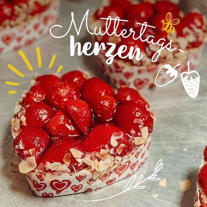 Liebe geht durch den Magen und Muttertag steht vor der Tür. ♥️

Du hast noch kein Geschenk für deine Mutter? 

👉 Dann schenke ihr zu ihrem Ehrentag unser leckeres Muttertagsherz. 

Nur am Samstag und Sonntag in jedem Hoefer-Café zu finden.

Mit viel Liebe und frischen Erdbeeren gebacken. 🍓
.
.
.
#muttertag #muttertagskuchen #backenmitliebe #erdbeerkuchen #kuchengehtimmer #montabaur #vallendar #mayen #neuwied #westerwald #koblenzliebe #koblenzcity #koblenz
