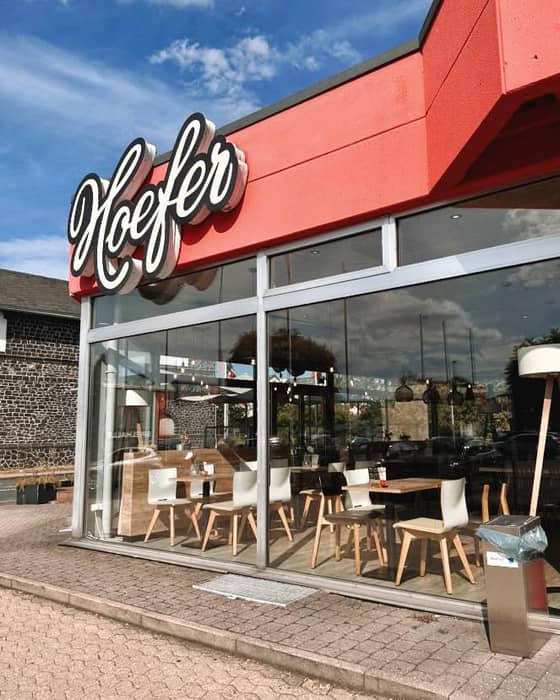 Zeit, für eine Kaffeepause. ☕️

Komm uns in einem unserer Bäckerei-Cafés besuchen und genieße den Nachmittag bei einer Tasse Kaffee und was Süßem. ♥️

👉 Mit wem musst du dich dringend mal wieder zum Kaffee verabreden?
.
.
📸: Danke an @frau_lesezeichen für das schöne Foto.
.
.
.
#kaffeedate #kuchenzeit #kuchenliebe #kuchen #auszeitnehmen #kaffeeklatsch #vallendar #kaffeepause #kaffeezeit #neuwied #westerwald #koblenzaltstadt #koblenzliebe #koblenzcity #bäckerhandwerk #koblenz #mülheimkärlich