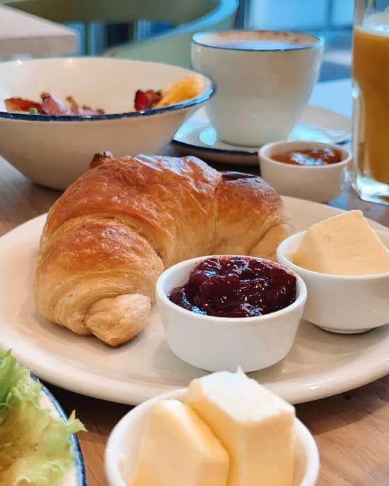 Es geht doch nichts über ein leckeres Frühstück, oder? 🍳

In der Woche darf es gerne einmal schnell gehen und am Wochenende lässt du dir gerne mehr Zeit? 👇

Wir haben für jede Situation das passende Frühstück im Angebot.

Schau doch mal in unserem Highlight ✨ Frühstückskarte ✨ vorbei.
.
.
.
#frühstücksbuffet #mülheimkärlich #andernach #frühstückspause #montabaur #vallendar #frühstücksliebe #frühstück #mayen #neuwied #westerwald #koblenzcity #koblenz #brotzeit