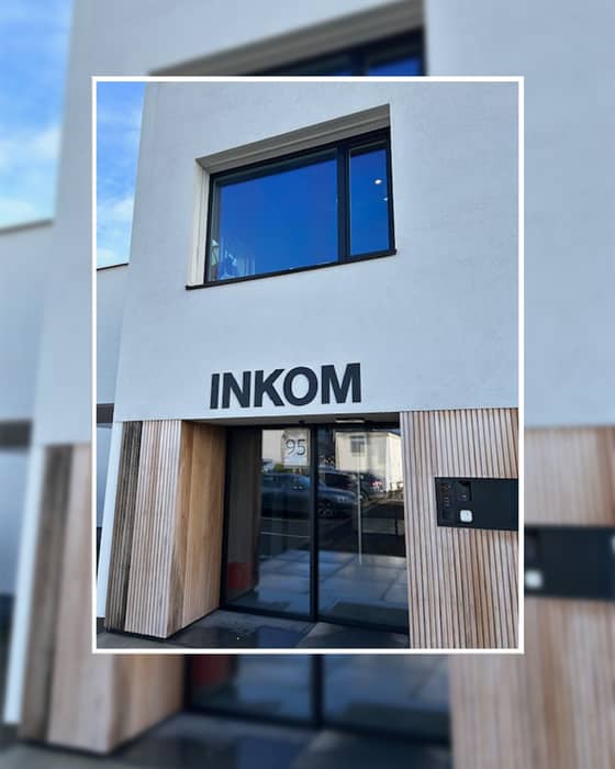 Een goede zichtbaarheid & uitstraling is een must voor elk bedrijf! 😎📍📍

We sommen de voordelen even voor je op:
Betere vindbaarheid – Klanten weten direct waar ze moeten zijn.
Meer zichtbaarheid – Je bedrijf valt op en wordt sneller herkend.
Sterke merkbeleving – Consistente signage versterkt je professionele uitstraling.
Duidelijke communicatie – Informatie wordt snel en zonder uitleg begrepen.
Vertrouwen & geloofwaardigheid – Een verzorgde uitstraling wekt vertrouwen.
Meer conversie – Opvallende branding kan leiden tot meer bezoekers en klanten.
Langdurige marketing – Signage werkt 24/7 voor je, zonder extra kosten.

Overtuigd? Of wil je toch nog wat meer informatie: 📧info@imprenta.be

Wij adviseren je graag over al onze materialen en geven graag gratis stijladvies, zodat elk gebouw de uitstraling krijgt die het verdient!

Onze klant @antverpia.apotheken is alvast overtuigd!