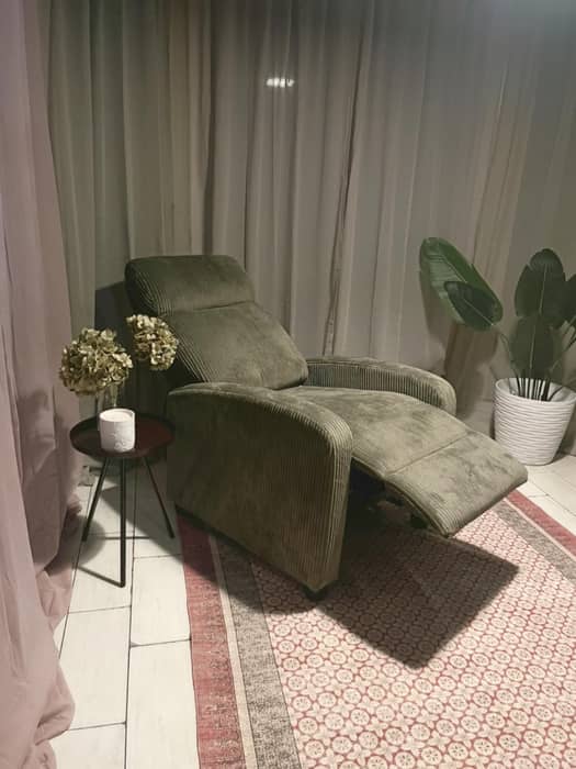 Imagine 60 minutes right here...
No stress.
No rushing.
Just deep relaxation through reflexology.
Your body will thank you. 🍃🌱👣