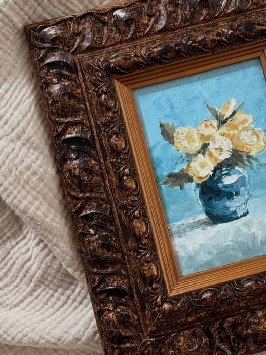 I loved working on the texture for this floral study💛
This painting has already