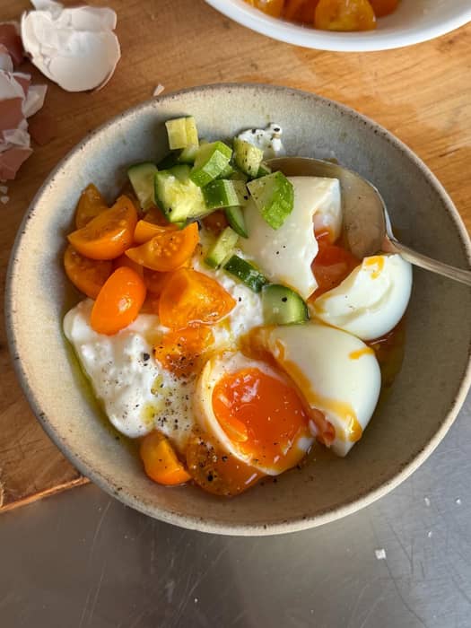 I can’t believe I’m saying this, but this month’s newsletter is about… cottage cheese.

Everyone seems to have a tub in their fridge, with very limited ideas of what to actually do with it. So I’ve decided to help and save you from anymore sad cottage cheese on toast at your desk. 

Out this Wednesday with @theglossmag . Link in bio to sign up, it’s FREE