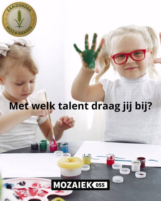 Afgelopen zondag zijn we gestart met Zaai Zondag, het begin van een bijzondere periode die loopt tot aan Oogst Zondag 20 juli. In deze weken gaan we als gemeente samen ontdekken hoe God kijkt naar geld, geven en ontvangen, en naar je hartsgesteldheid; hoe vast zit jij aan je geld?
We trapten deze periode af met iets bijzonders: een reverse-collecte. De collecte ging rond, maar dit keer om iets te ontvangen in plaats van te geven. Iedereen in de zaal mocht een munt van €2 uit het mandje nemen.

Wat nu?

Met die €2 mag je creativiteit en ondernemerschap tot leven komen! Je kunt er iets kleins mee kopen — of er zelf wat bijleggen — en iets gaan maken, bakken, verkopen of organiseren. Denk bijvoorbeeld aan muffins bakken en verkopen, of een kleine dienst aanbieden. De mogelijkheden zijn eindeloos en vooral bedoeld om je hart te laten spreken.
Er zijn ook al mensen die vroegen of ze méér mogen bijdragen – geweldig natuurlijk! Maar we vinden je hartsgesteldheid net zo belangrijk. Hoe kijk je naar geld? Hoe vrij ben je werkelijk, en wat gebeurt er in je hart als het gaat om geld geven? 
God verlangt naar een hart dat vrij is van zorgen, gehechtheid of angst rondom financiën. Hij wil dat we leven in financiële vrijheid, waarin we vrijmoedig mogen geven én ontvangen.

🗣️ Afgelopen zondag sprak Willem van Slooten over dit thema. Zijn boodschap ging over hoe God jouw hart wil bevrijden van financiële ballast en jou uitnodigt tot een leven van vrijheid en vertrouwen. Zeker het terugluisteren waard!
🎧 Beluister de preek binnenkort via Spotify.
Laten we deze weken samen groeien, geven, en ontdekken wat God kan doen met iets kleins – als we het in Zijn handen leggen! 🙌