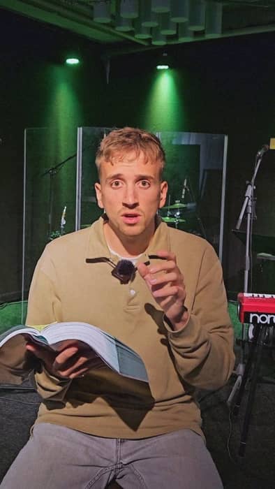 in deze WAY GOT YOU deelt @stefandehoop een crossreferentie uit Johannes 18 en 21

2 scènes, 2 kolenvuurtjes

1 moment van verraad
1 moment van herstel