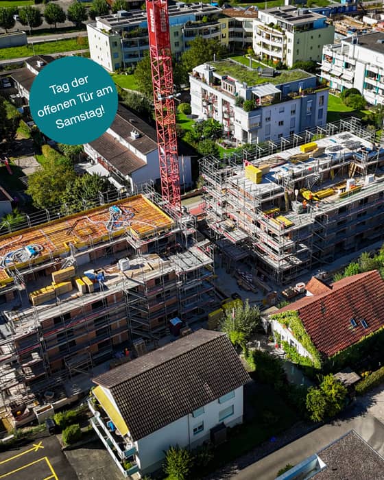 🏡 Tag der offenen Tür | Jetzerwiesenweg Zurzach
2.5- oder 3.5-Zimmer-Wohnung per Sommer 2026 gesucht? Am südöstlichen Dorfrand von Zurzach entstehen drei moderne Mehrfamilienhäuser mit insgesamt 42 Wohnungen – eingebettet in die Natur, aber dennoch nah am charmanten Ortskern mit Schulen und Einkaufsmöglichkeiten.
Wohnungen:
◾Offener Wohn- und Küchenbereich
◾Attikawohnungen mit grossen Südost-Terrassen
◾Erdgeschosswohnungen mit privatem Garten
◾Reduit mit eigenem Waschturm
Kommen Sie vorbei!
📅 Wann: 18. Oktober, 11 bis 14 Uhr
📍 Wo: Jetzerwiesenweg, Zurzach
Weitere Infos im Link in der Bio. 
Visualisierung: Dunedin Arts
Verkauf: @uta_immobilien