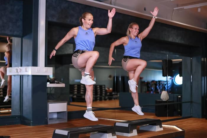 Ny vecka, ny månad, nytt schema OCH nya releaser plockas in i våra Les Mills pass! 🤩🤩💥🔥
Vi är alla mer taggade än nånsin! Otroligt härliga releaser väntas🤩 Så se till att vara med ända från början! 😍 
Tisdagens Bodystep byter fokus från styrka till mera puls denhär gången ❤️‍🔥 Något nytt väntar redan ikväll 🤩 

#lesmills #lesmillsbodystep #changetheworld #bebrave