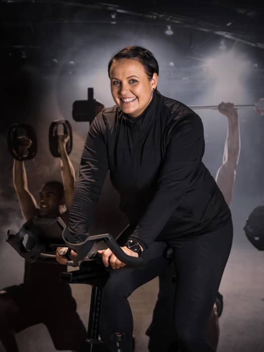 Bästa tränande😍
Passa på att fylla de sista cykelplatserna under denhär veckan - för nästa veckas måndag den 15/12 kommer vår nuvarande cykelsal att rivas 🛠️
Det betyder att vi inte har någon ordinarie cykelklass mellan må-to.
Vi hoppas ni har överseende och ser det som vi gör – ett kort uppehåll som leder till något riktigt fantastiskt 🤩
På fredag den 19/12 öppnar vi upp våra nya utrymmen och lanserar några efterlängtade nyheter! 🤩 Var redo, platserna fylls fort ⏰
Under en period efter öppningen av vår nya del kommer området vid den gamla cykelsalen vara en liten byggarbetsplats. Här bygger vi nämligen ett till omklädningsrum samt ett behandlingsrum. ☺️
Arbetet beräknas vara färdigt efter januari, och även om det kan innebära lite förändringar och tillfälligt buller i lokalerna är detta sista steget innan hela vår anläggning står klar i sin nya form. ✨
Vad som kommer att dyka upp i vårt blivande behandligsrum… håll utkik - det avslöjar vi snart 😜
📸: @m.p.k.photo