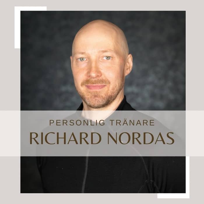 Vi vill stolta presentera vårt senaste tillskott i PT teamet: Richard Nordas 🤩 

Här kommer en liten presentation från Richard:

Personlig träning som ger resultat – med över 25 års erfarenhet och kunskap som fungerar i praktiken. 

Vill du gå ner i vikt, bygga muskler, förbättra din prestation eller skapa en hållbar och hälsosam livsstil? Oavsett om du är idrottare eller motionär hjälper jag dig att nå dina mål med personlig träning som är anpassad efter just dina förutsättningar.

Med över 25 års erfarenhet av träning, universitetsutbildning inom träning och ett livslångt engagemang för hälsa och välmående erbjuder jag mer än bara träningsprogram. Du får beprövade träningshacks, konkreta kostråd och strategier som hjälper dig att äta rätt, träna smartare och hitta den inre motivation som krävs för att lyckas.

Jag har själv levt den livsstil jag lär ut och samlat på mig kunskap som fungerar i verkligheten. Därför vet jag att resultat inte kommer av slumpen. De kräver förändring, engagemang och ibland uppoffringar. Med rätt stöd, struktur och vägledning blir processen både effektiv och hållbar.

Jag hjälper dig oavsett om du:

- vill göra en livsstilsförändring,
- har stagnerat i din träning,
- vill tappa kilon,
- bygga muskler,
- eller ta din prestation till nästa nivå.

Tillsammans skapar vi en plan som passar din vardag och leder till resultat som håller över tid.

Är du redo att investera i dig själv och bli starkare, friskare och mer motiverad än någonsin?

Önskar ni boka tid, kan ni mejla direkt axfys.aland@gmail.com eller kontakta receptionen 😍
#personligträning