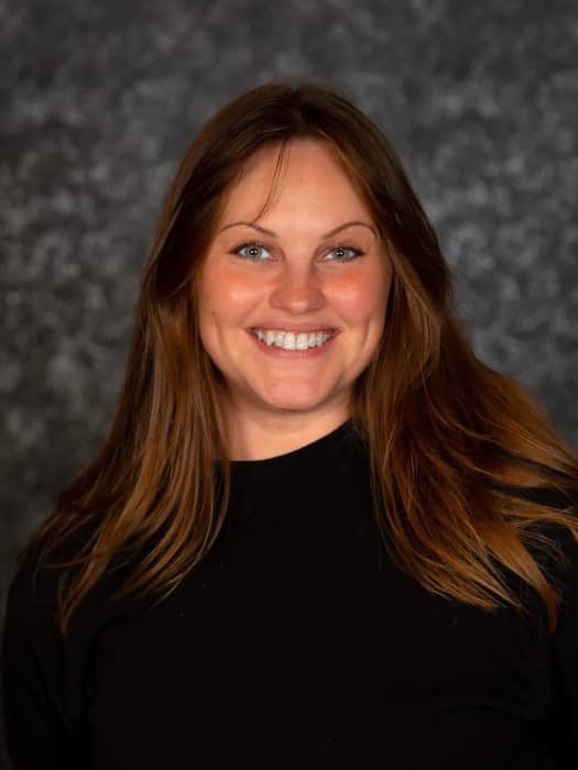 Nästa vecka öppnar vi upp våra nya utrymmen! 🤩 Men bygget fortsätter – ännu i januari! ⚒️🪜
Vi sa att något spännande var på gång… och nu är det dags att avslöja det! 🥳
Vi får ett helt nytt behandlingsrum i övre våningen - och in flyttar ingen mindre än vår fantastiska Sofia! 😍
Sofia är en utbildad massageterapeut med ett riktigt hjärta för välmående, återhämtning och balans.
Oavsett om du tränar hårt, behöver mjuka upp stela muskler eller bara vill varva ner, så finns hon här för dig.🤍
Hon erbjuder även huvudmassage - perfekt när vardagsstressen sitter lite för hårt eller när du behöver en stunds stillhet. 🙏
Som medlem hos oss får du självklart en liten rabatt på behandlingarna! 🍀
Läs mer om Sofia i hennes presentation😍
Tillsammans skapar vi ett gym där både kropp och knopp får det de behöver 🤍 Och det bästa av allt: hos oss får du allt under ett och samma tak! 🤗
Mer träning. Mer återhämtning. Mer välmående.🤍