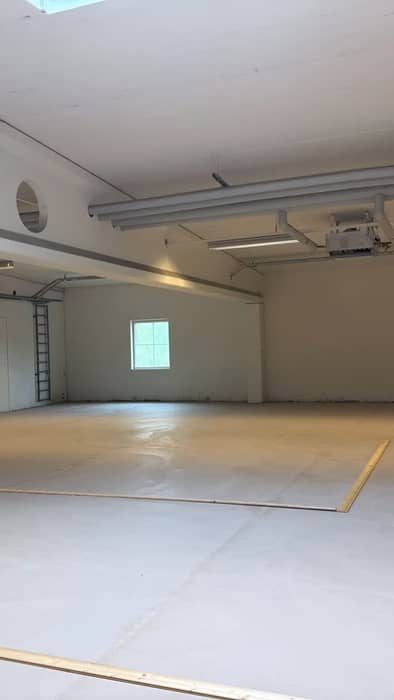 Grand opening! ✨

Efter månader av planering, arbete och förväntan har vi äntligen fått öppna upp dörrarna till våra nybyggda lokaler – och känslan är svår att sätta ord på. 😍

I mitten av september startade vi från ett helt tomt utrymme i vår befintliga byggnad. Idag står vi här med över 400 m² mera yta på övre våningen med tre moderna gruppträningssalar:
🌟 En modern och exklusiv spinningsal
🌟 En rofylld yoga-/pilatessal samt 
🌟 En välutrustad crosstraining-sal

Tillsammans bildar de ett ännu mer exklusivt gym, där varje detalj är vald med ett syfte 🤍

Detta hade aldrig varit möjligt utan er.
Vi vill rikta ett stort och innerligt tack till alla våra medlemmar som valt oss, som tror på oss och som varje dag bidrar till den gemenskap som gör vårt gym unikt.🤍

Ett lika stort tack – och stor eloge – till våra hyresvärdar, som gett oss möjligheten att expandera och för ett fantastiskt samarbete präglat av tillit, engagemang och gemensam utveckling 🌟🙏

Stort tack till alla byggare som gjort ett så bra och noggrannt arbete och haft tålamod med alla våra sista minutens ändringar 😇🙏 

Sist men inte minst -  Ett stort och djupt tack till våra instruktörer. Utan er skulle vårt gym inte vara det det är i dag. Er professionalism, er passion och ert engagemang skapar kvalitet i varje pass. Det är ni som inspirerar, motiverar och gör skillnad - pass efter pass! 😍

Det här handlar om mer än nya kvadratmeter.
Det handlar om passion, samarbete och om att tillsammans skapa en plats där kvalitet, träningsglädje och exklusivitet möts.😍

Tack för att ni är en del av vår resa! 😍
#grandopening #gymmetväxer #träningsglädje #premiumgym