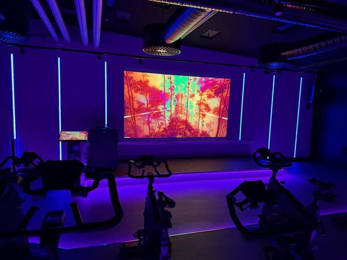 Långcycling 120 min🔥

Lördagen den 24.1 kl 10:30 är det dags för långscycling igen, med Mysan & Patrik!

Passet är uppdelat i två block om 60 minuter var. Det betyder att du behöver boka in dig på båda blocken om du önskar cykla hela 120 minuter. Men vill du cykla kortare än det, kan du boka dig till varlfri block, beroende på när du vill cykla. Du kan också välja att gå av efter varje 30 min.

Block 1: kl 10:30-11:30
Block 2: 11:30-12:30

Mellan blockan kommer en längre paus på ca 5 min, så du kan gå på toa, fylla på med energi. Vi bjuder på tilltugg utanför cykelsalen efter första blocket 🍌🍎🍫🍪

Bokning öppnar som vanligt 7 dygn före (kl 20:00) 🛎️
Varmt välkomna till årets första långcycling i vår nya cykelsal! 🤩 
#långcycling #spinning #bodybikesmartplus #träningsverketåland