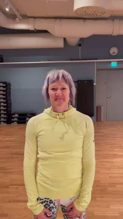 🌟 NYHET! 🌟
Vi älskar nyheter - och vi älskar att ni är lika nyfikna och ivriga som vi när det kommer till att testa nya koncept! 🤩
Nu har tre av våra instruktörer utbildat sig i det senaste konceptet från Les Mills - Les Mills YOGA! 😍
Det här är inte “bara” yoga. Det är ett helt nytt, modernt yogakoncept som kombinerar det bästa av yoga – skapat för att bygga en stark, rörlig och balanserad kropp.
Les Mills Yoga består av fyra olika program, där varje klass har sitt unika fokus:
🤍 Vinyasa (Strength) – Dynamiskt flöde som bygger styrka, stabilitet och kontroll.
🤍 Hatha (Alignment) – Lugnare än Vinyasa. Positioner som hålls längre för att utveckla balans, fokus och kroppskontroll.
🤍 Yin (Restoration) – Avslappning och djupgående stretch där du ökar rörligheten och släpper på spänningar.
🤍 Breath (Clarity) – Andningsfokus som hjälper dig att varva ner och återhämta dig. Innehåller både energigivande och lugnande sekvenser.
Vi testkör alla 4 klassformaten lördagen den 11.4 och längtar efter att få köra premiären tillsammans med er!🤩
Så: Planera in det redan nu i kalendern! 😉🧘🏼♀️
#lesmillsyoga #lesmillsyogahatha #lesmillsyogavinyasa #lesmillsyogayin #lesmillsbreath