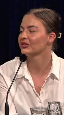 💸 Hoe help je jongeren om schulden op te lossen en te voorkomen? 

✅ Fred Dukel is directeur Sociale Zaken en Werkgelegenheid bij de gemeente Den Haag. Hij ging in gesprek met jongeren, beleidsmakers en schuldeisers over het oplossen en voorkomen van schulden. 

👉 Wil je weten wat hij daar allemaal over te zeggen had? Check een samenvatting van het gesprek op ons YouTube kanaal, via de link in bio 🔗

💡 Wist je dat de @gemeentedenhaag de enige gemeente is die samenwerkt met banken, bedrijven en organisaties om schulden op te lossen en voorkomen? 

💸 Kun jij hulp gebruiken bij het oplossen van schulden of wil je tips om geldzorgen te voorkomen? Jongerenpunt070 is er voor jou! 
🔝 DM ons
📲 Bel of app ons op 06- 10307324
✉️ Mail naar jongerenpunt070@denhaag.nl
📍Of loop binnen bij het jongerenpunt bij jou in de buurt 🔗 Check de routes en openingstijden via de link in onze bio

#geld #geldzaken #geldstress #geldzorgen #schulden #jongeren #gesprek #gemeentedenhaag #tips #advies #hulp #preventie #begeleiding #jongerenpunt070 #denhaag #debalie