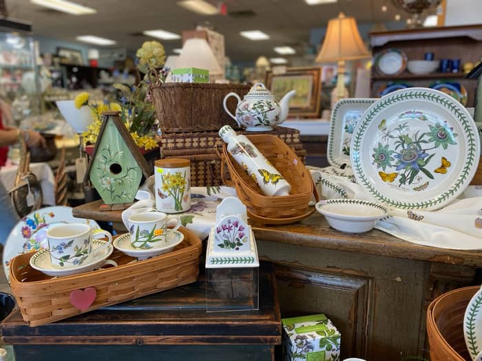 The shop is feeling extra garden inspired🧑‍🌾🪏🪴

Our front display is featuring beautiful Portmerion botanical pieces right now.

Stop into Dishfunctional and see what you can find!

Dishfunctional
225 Lancaster Ave
Malvern, PA

Monday–Saturday 10–6
Sunday 11–3
