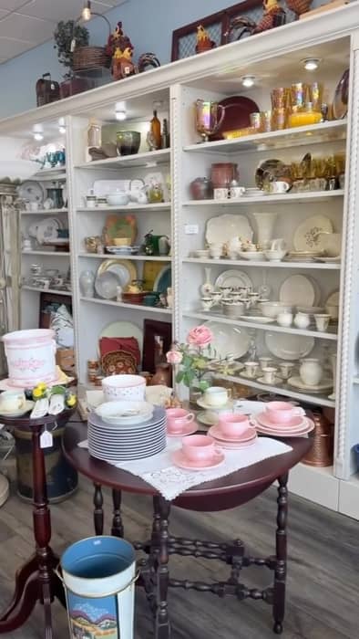 A quick stop into Dishfunctional 🕊️

Spring refresh is in full effect - our shelves are stocked with vintage home decor, glassware, plates, vases, vintage jewelry & much more.

Come visit us at 225 Lancaster Ave, Malvern, PA.

Open Mon-Sat 10-6 and Sunday 11-3!