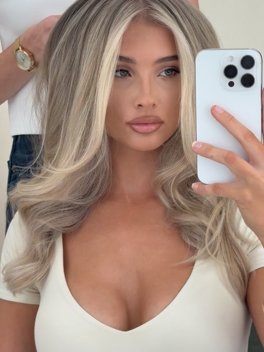 The blonde feeling we love to create.

The last one - our favourite 🥂
