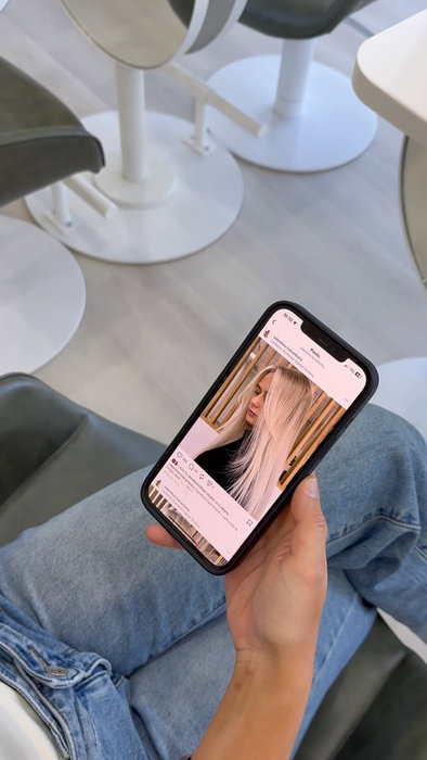 POV: The start of every appointment ✨
Choosing YOUR blonde.