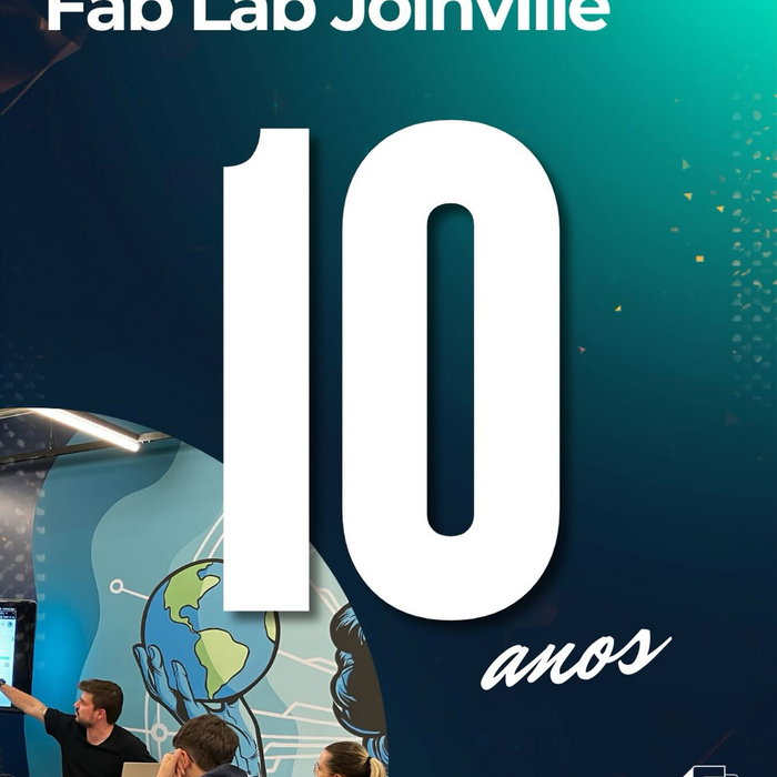 Imagem da publicação do Instagram de 04/06/2026: Hoje o Fab Lab Joinville completa 10 anos! São 10 anos de aprendizado, criação, colaboração e impacto positivo na nossa…
