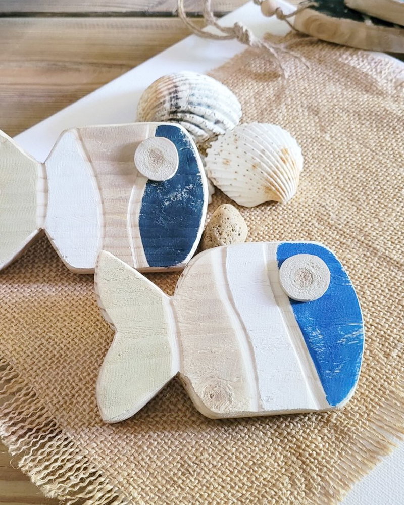 Imaginez-vous les pieds dans l’eau, tous les jours de l’année ⛵️ @lesinspisdejiaetli s’inspire du bord de mer pour imaginer de jolis objets de décoration en bois et tissu 🩵 Ses créations artisanales sont en promo pendant les soldes d’été ☀️.