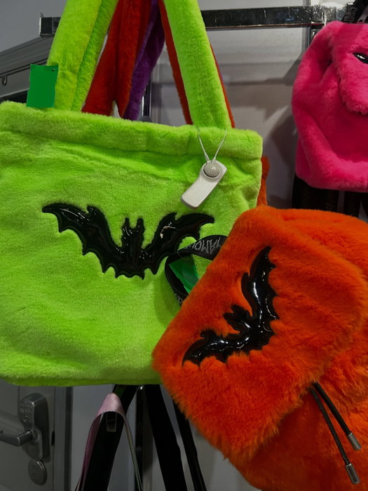 it’s not too late to treat yourself to the cutest halloween bags ever!!! consider this your ✨adult✨ 