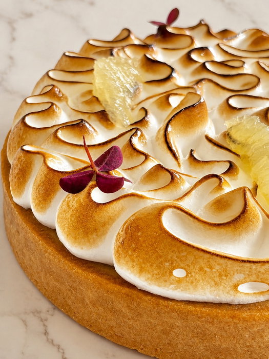 TARTE CITRON MERINGUÉE 🍋🍋🟩
> Pâte sucrée vanille - confit de citron vert, basilic et menthe - crémeux citron jaune et vert - meringue suisse