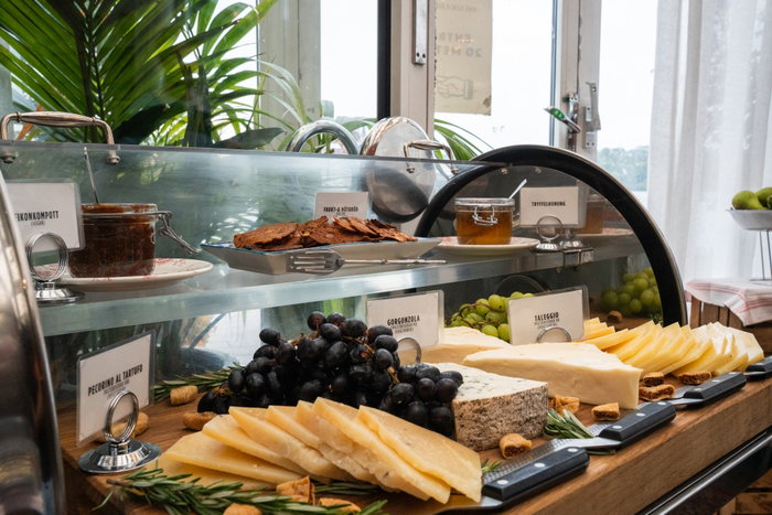 I helgen är brunchen tillbaka, boka ert
bord och kom och njut av vår italienska brunchbuffé vid vattnet!