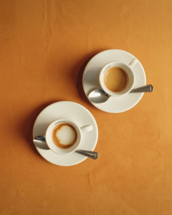 Svart, cappuccino eller latte, vilken är din favorit att avsluta middagen med? ☕️