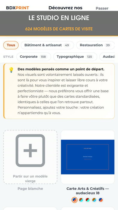 624 modèles de cartes de visite, un filtre par métier, et votre nom tapé en direct.

Le studio s'ouv