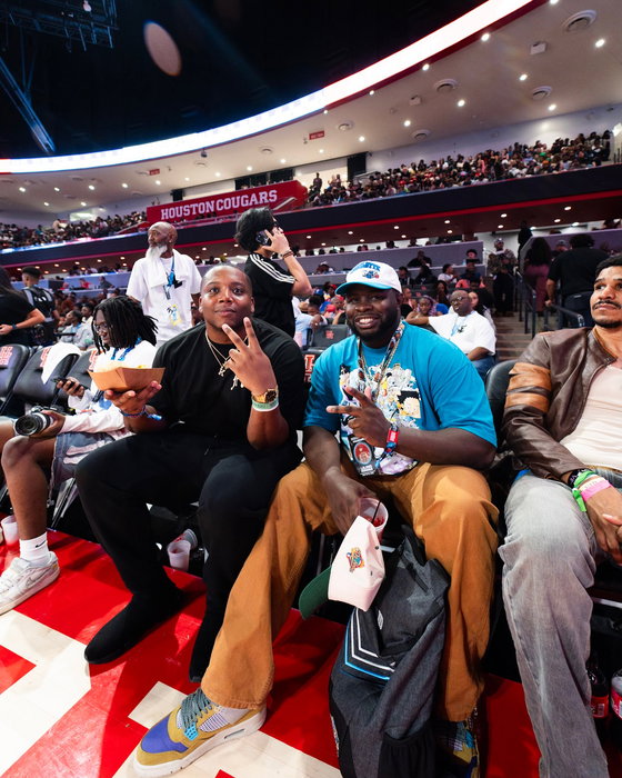 DREAM CON 26’ making history and making memories🐐🔥🤞🏾🗣️ to much more success! So much love and black joy🖤👑 | 📸: @hawkeslens @devoexported
•
•
•
