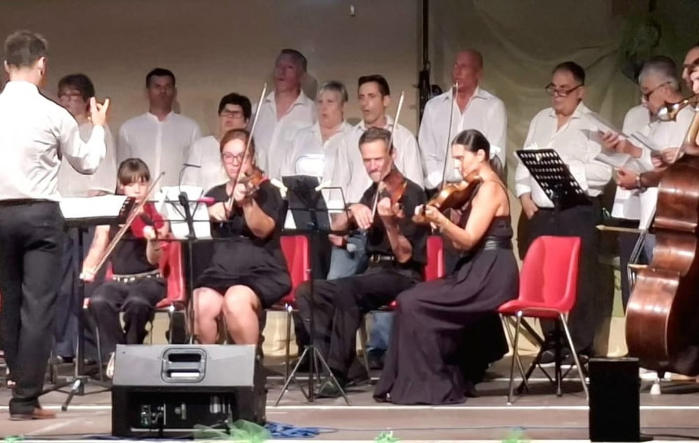 Sabato sera l'Orchestra d'Archi della Filarmonica e il Coro San Matio hanno partecipato a "Vibes '900", la rievocazione storica curata da "A…