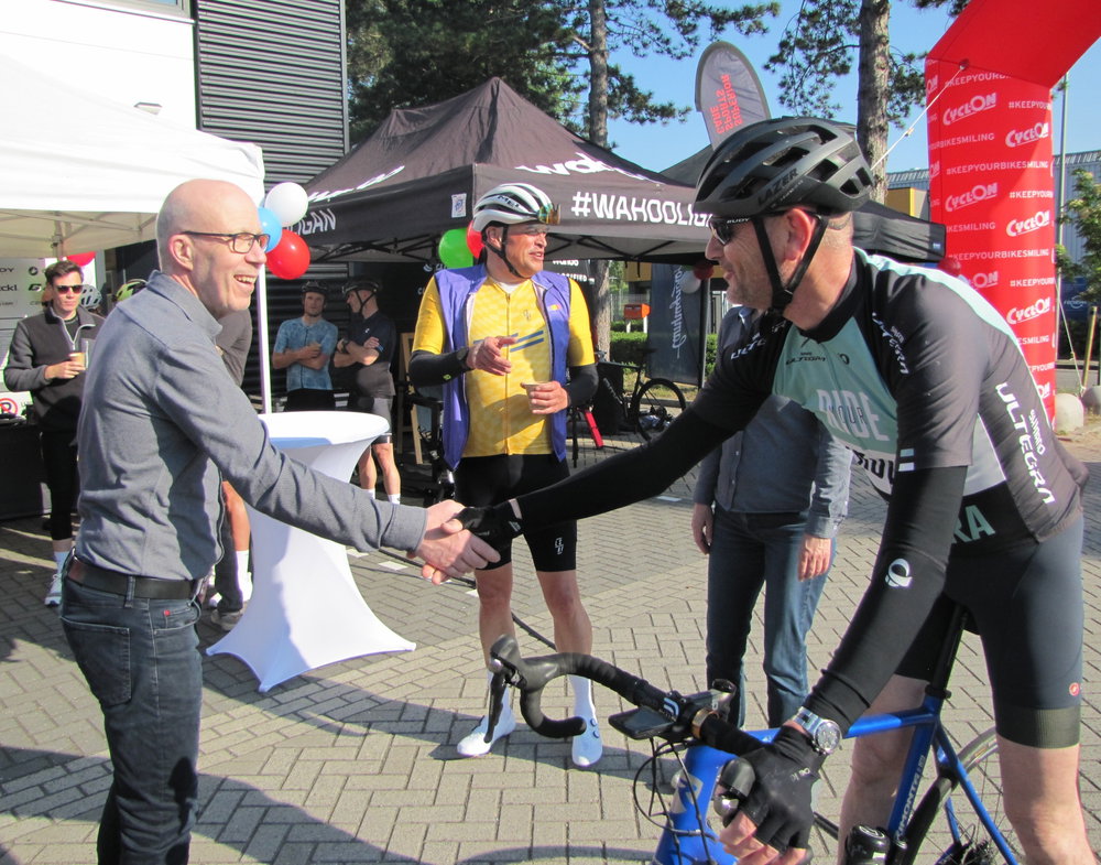 20 jaar Rimonta: wat een legendarische Open Dag! 🥳

Rimonta is een high-end fietsmerk dat zich specialiseert in custom build race- & gravelfietsen.

Wij kijken met een enorme glimlach terug op ons jubileum. Het was een zeer geslaagde, harmonieuze en gezellige dag waarop alles klopte!

🚴 50 fietsers top ontvangen met cappuccino en gebak en na de social ride beloond met pizza en pasta.
🗣️ Mooie ontmoetingen tussen oude bekenden en nieuwe gezichten.
🎈 Sfeer ten top met veel gelach, eten en drinken.

Uitslag wedstrijden & loting 🎁
De winnaars van de ingevulde klantenbriefjes, het bandje oppompen en de virtuele klimtijdrit maken we snel bekend via Facebook en Instagram. Houd onze pagina in de gaten! (Winnaars krijgen ook persoonlijk bericht).

Bedankt! 🙏
Jullie complimenten, felicitaties en aanwezigheid waren hartverwarmend. Extra trots zijn we op de totale opbrengst voor het KWF: € 584,95!

Samen met jullie was dit een onvergetelijk mooie dag. Dank jullie wel!

Groeten van Team Rimonta Bikes & Remco’s Cycle Service


@paddockcatering @coffeeonwheels
@feedbacksportsbenelux
@sks_germany @ammerlaanbakker
@ffwdwheels @timebicyclesbenelux
@timecycling @timebicycles
@campagnolobenelux
@shimanoroad @cyclon_nl
@communicationpartners @shokzuk
@scienceinsport


@kwakzalversports
@ereresearch