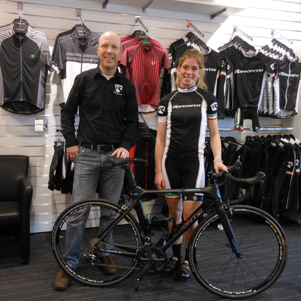 It all starts with dreaming..

Demi Vollering heeft op 19-jarige leeftijd bij ons een Rimonta aero racefiets gekocht. De start van haar fiets carrière en moet je nu eens kijken.

Van harte gefeliciteerd met je geweldige prestatie @demivollering! Voor de tweede keer Tour winst!

Wij zijn met Rimonta ook doorgegroeid en wij hebben ook onze droom waargemaakt en bestaan dit jaar alweer 20 jaar en zijn daar trots op. Bekijk onze vernieuwde website www.rimonta.nl 😊
