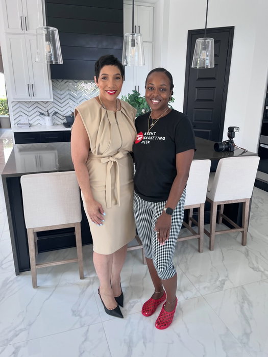 What goes on behind the scenes + @latishaland_therealtor ‘s review 📸

#agentmar