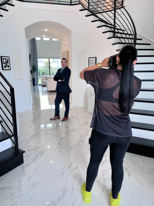 Behind the scenes with @joe_gomez_realty_group 📸 

#agentmarketingdesk #behindt