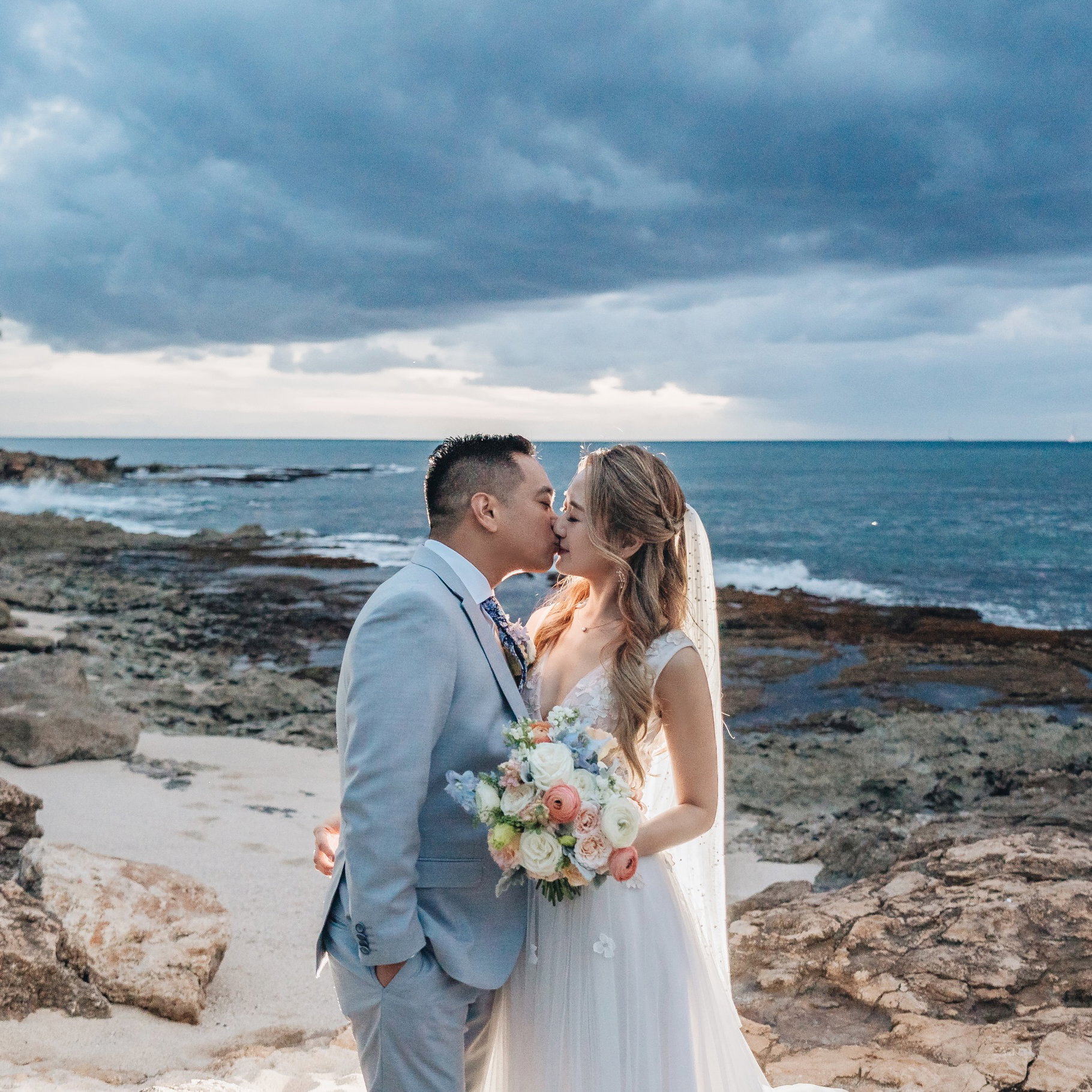 A wedding memory in Hawaii will let you take a break from all your hard work and bring you endless love and comfort 🌴
From where you are to the world’s most beautiful island, we will take care of your entire wedding journey, just the way you've always imagined it 🌊
DM us to start planning your dream destination wedding in Hawaii ✨
_
🫧문의(contact) | aloha@yegrinahawaiiwedding.com & DM